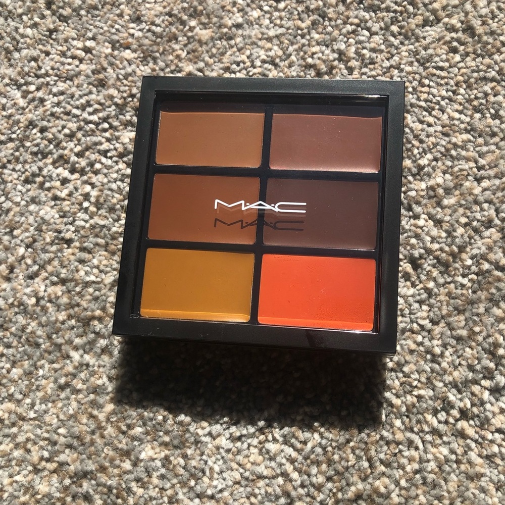 MAC Studio Fix Conceal and Correct Palette Dark
